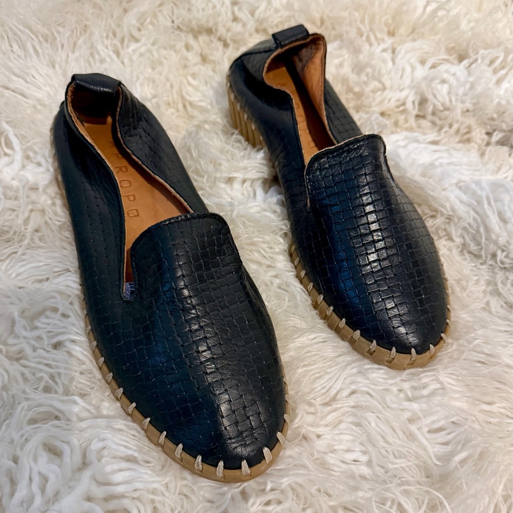 Apropo black leather loafer - size 8
